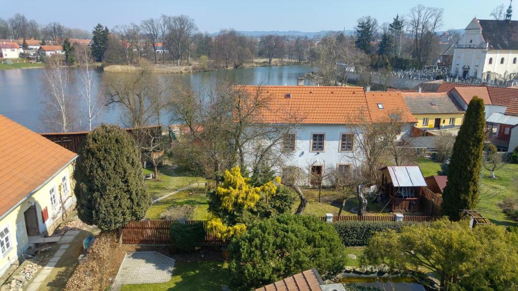 Výhled na řeku, která protéká v blízkosti bed and breakfast