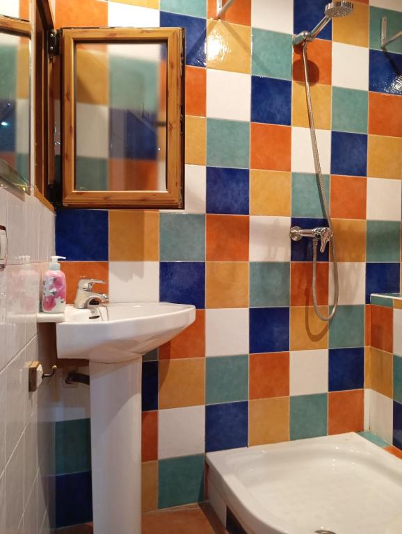 A bathroom at monmossen bocairent