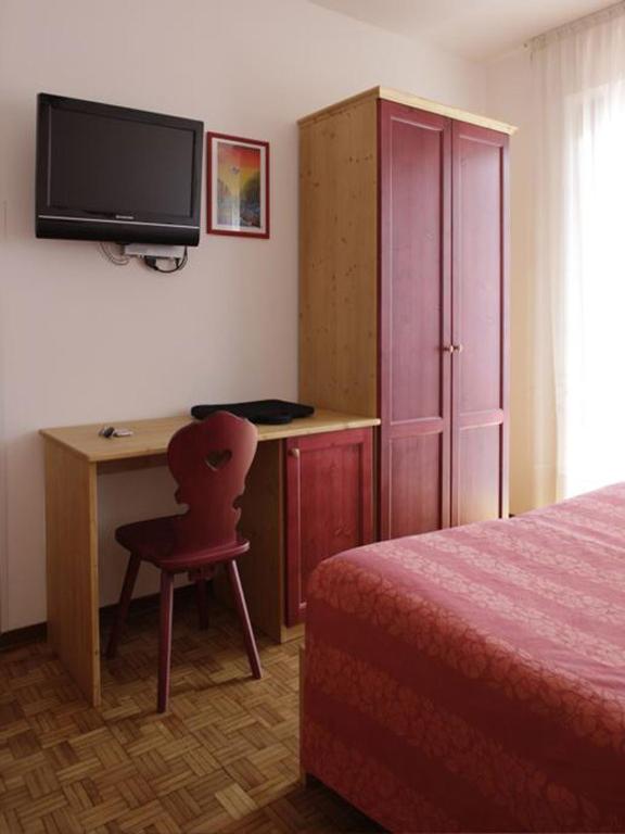 TV a/nebo společenská místnost v ubytování Albergo Miravalle-Tre Cime Views