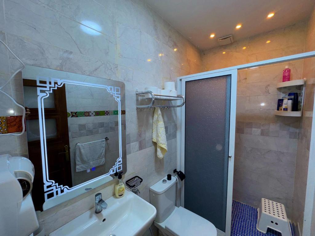 Un baño de Central Villa with Pool Garden 5km Sea Cabo