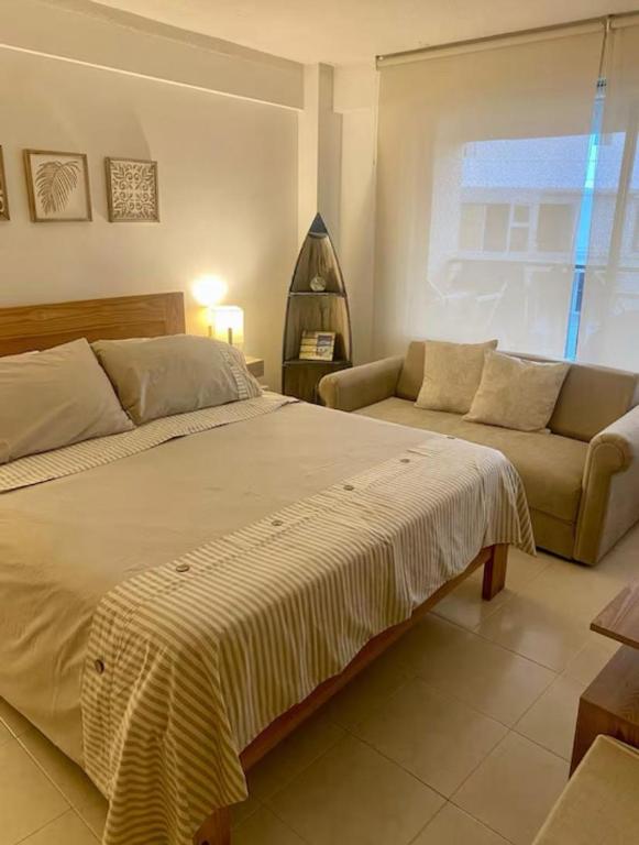 Postel nebo postele na pokoji v ubytování REEF APTOS 1 Cuadra de la playa