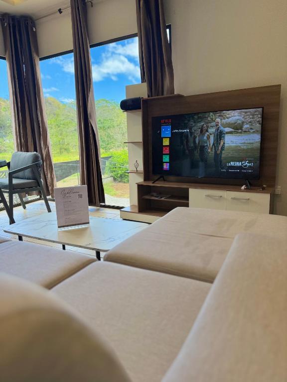 TV a/nebo společenská místnost v ubytování Villas Na-tiva Guanacaste