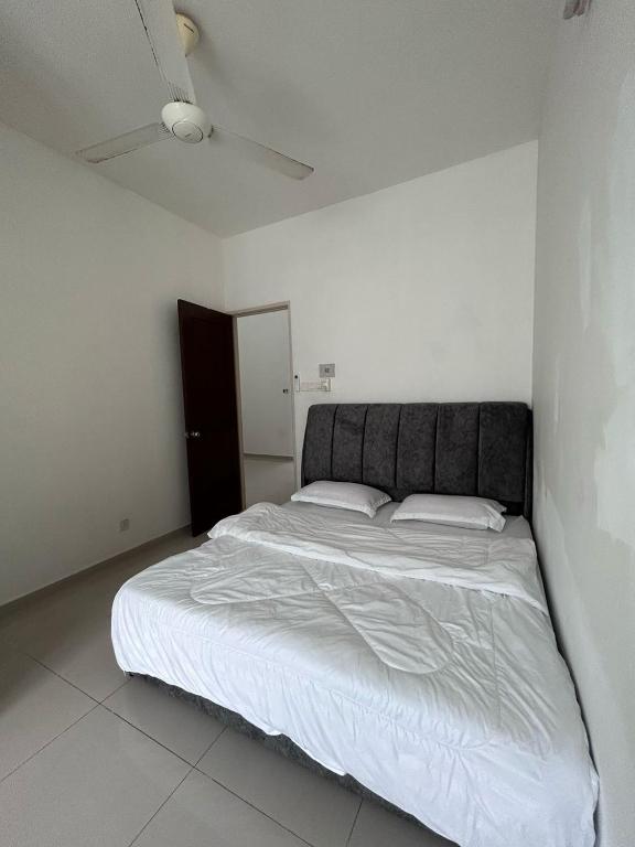 Naura Homes Penangにあるベッド