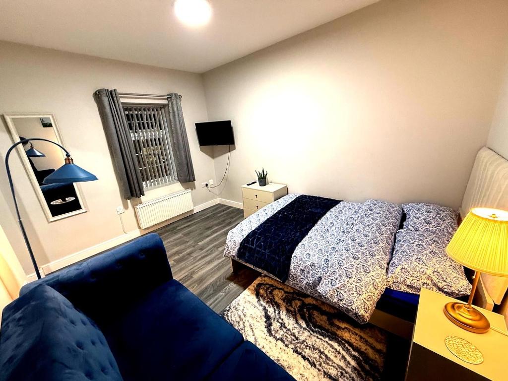 Postel nebo postele na pokoji v ubytování Birmingham Central Luxury Suites