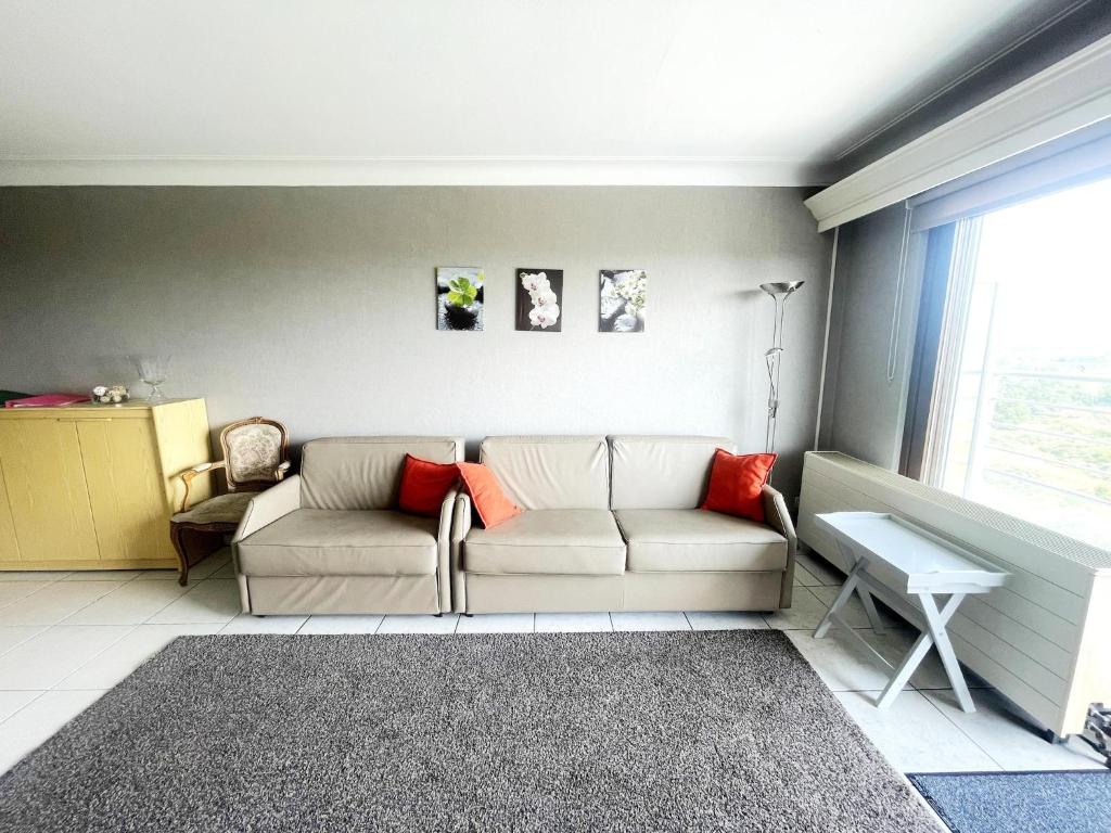 A seating area at Studio in Middelkerke with Pool and Sea View