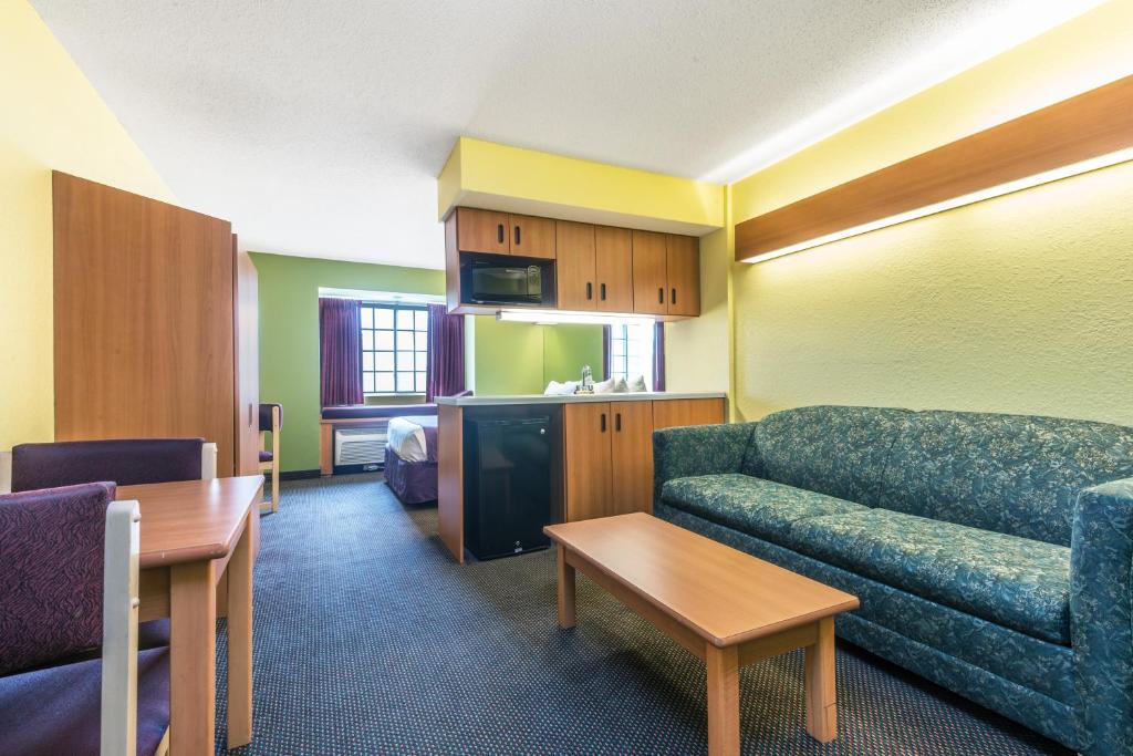 Microtel Inn & Suites by Wyndham Auburn - Suite Lit Queen-Size - Non-Fumeurs