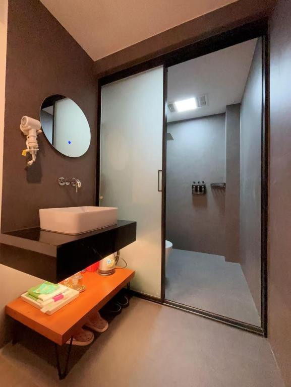 四时了了民宿 tesisinde bir banyo