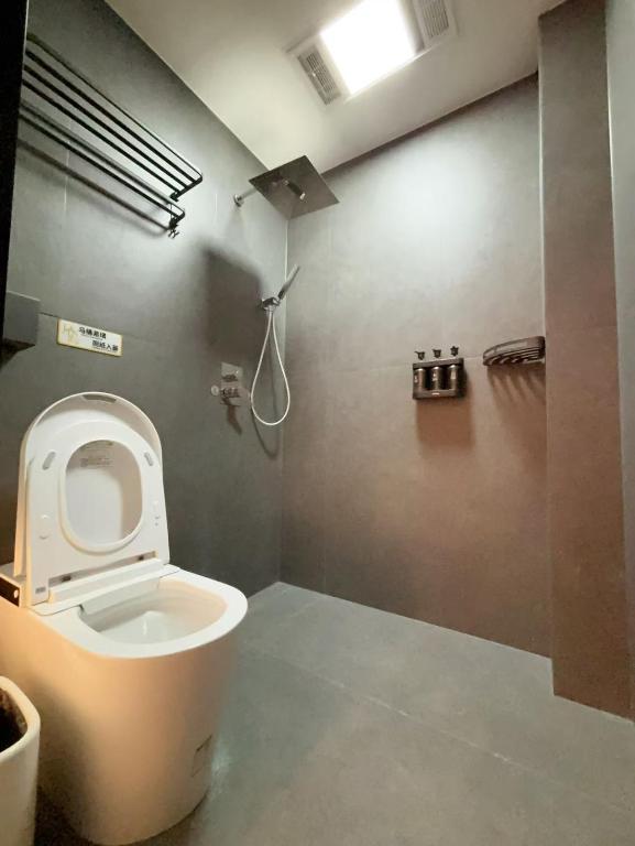 四时了了民宿 tesisinde bir banyo