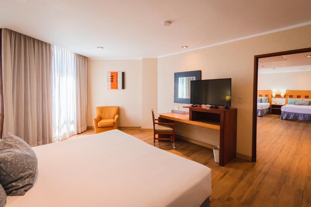 Postel nebo postele na pokoji v ubytování Hotel Mirabel