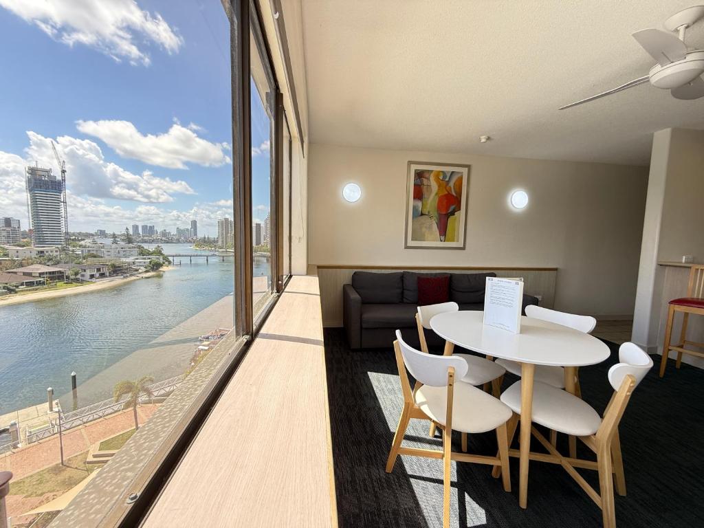 
Two Bedroom Apartment with spa
