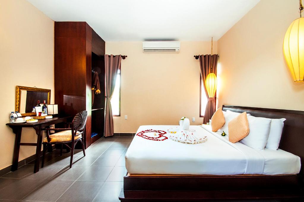 Biệt Thự 3 Phòng Ngủ Bên Sườn Đồi Có Hồ Bơi Riêng