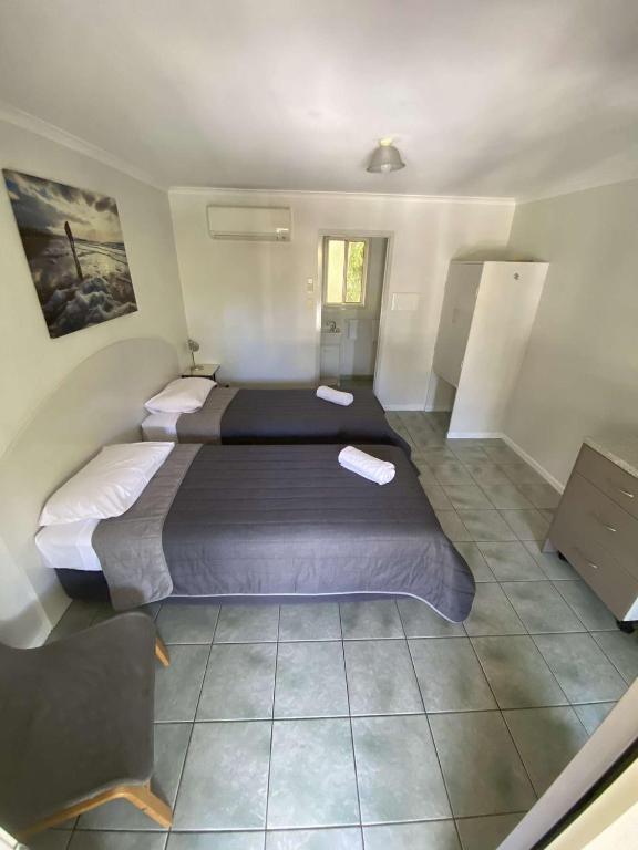 Postel nebo postele na pokoji v ubytování Agnes Palms Motel