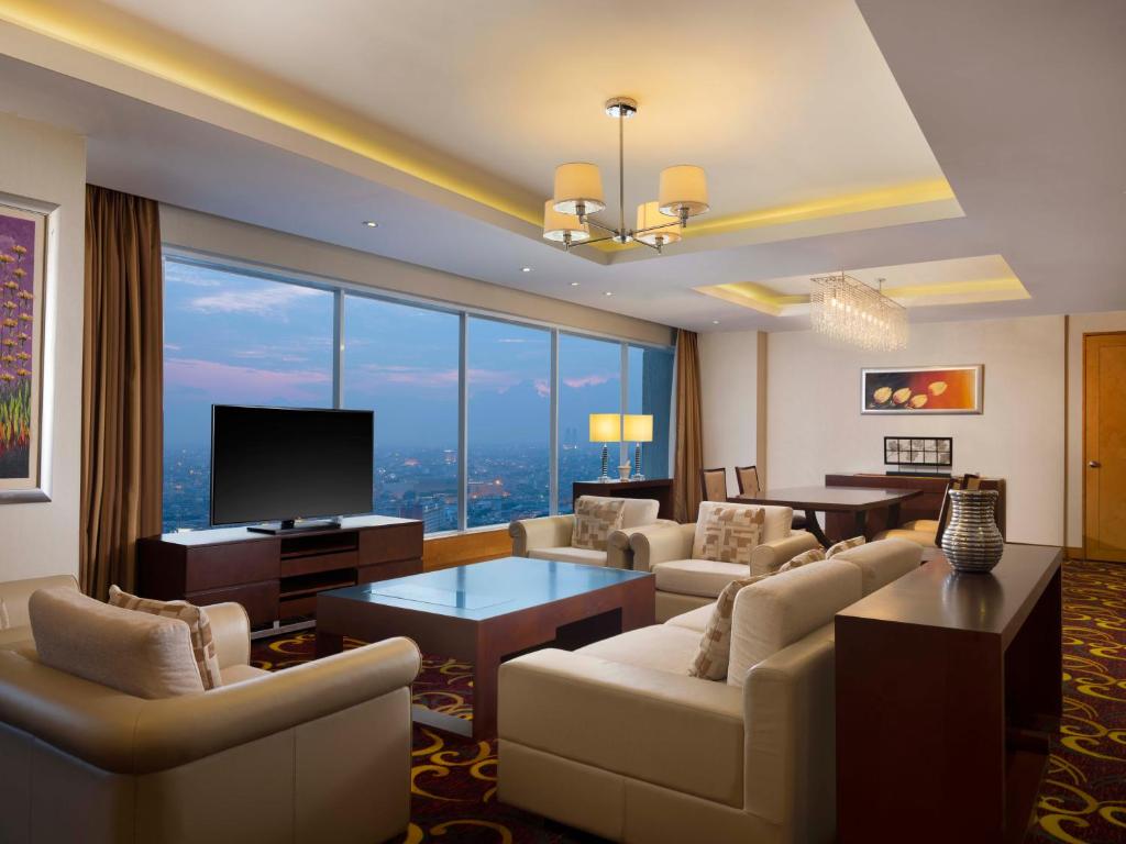 TV a/nebo společenská místnost v ubytování JW Marriott Hotel Medan