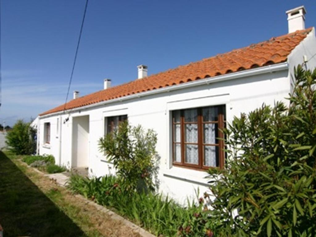 Photo de la galerie de l'établissement Charmante maison 5 pers, proche plage, animaux admis, parking - FR-1-823-56, à La Guérinière