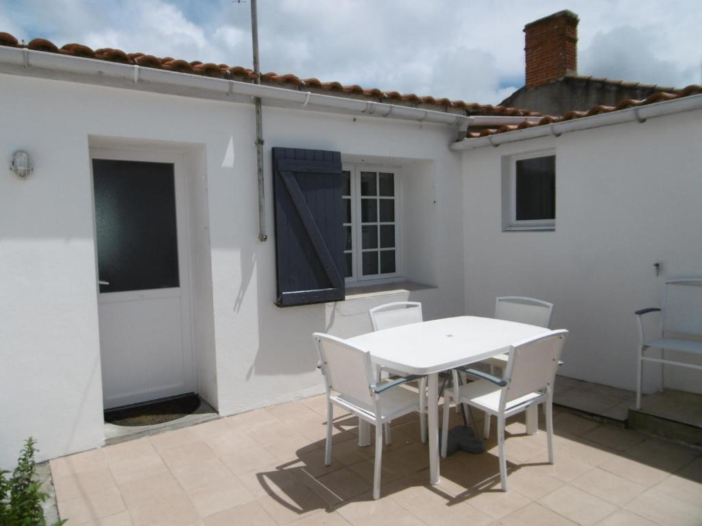 Photo de la galerie de l'établissement Maison Noirmoutier-en-l'Île proche centre, 4 pers, terrasse - FR-1-823-105, à Noirmoutier-en-l'lle