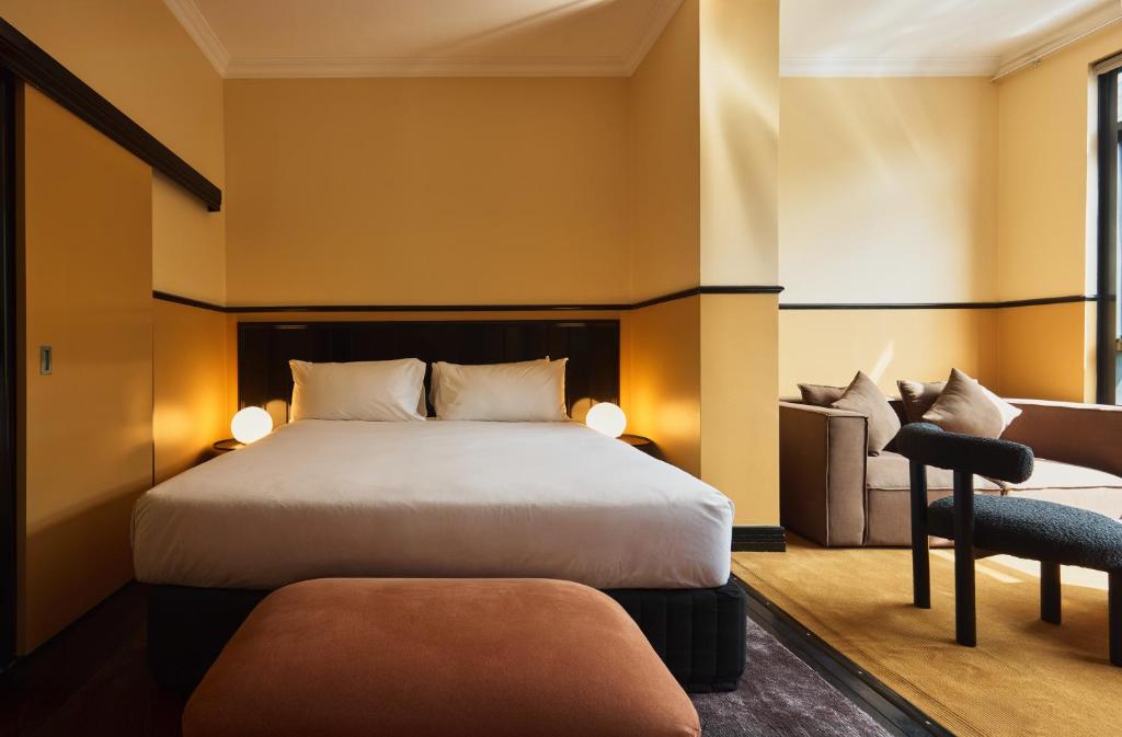 
Diplomat Executive King with Free WIFI
