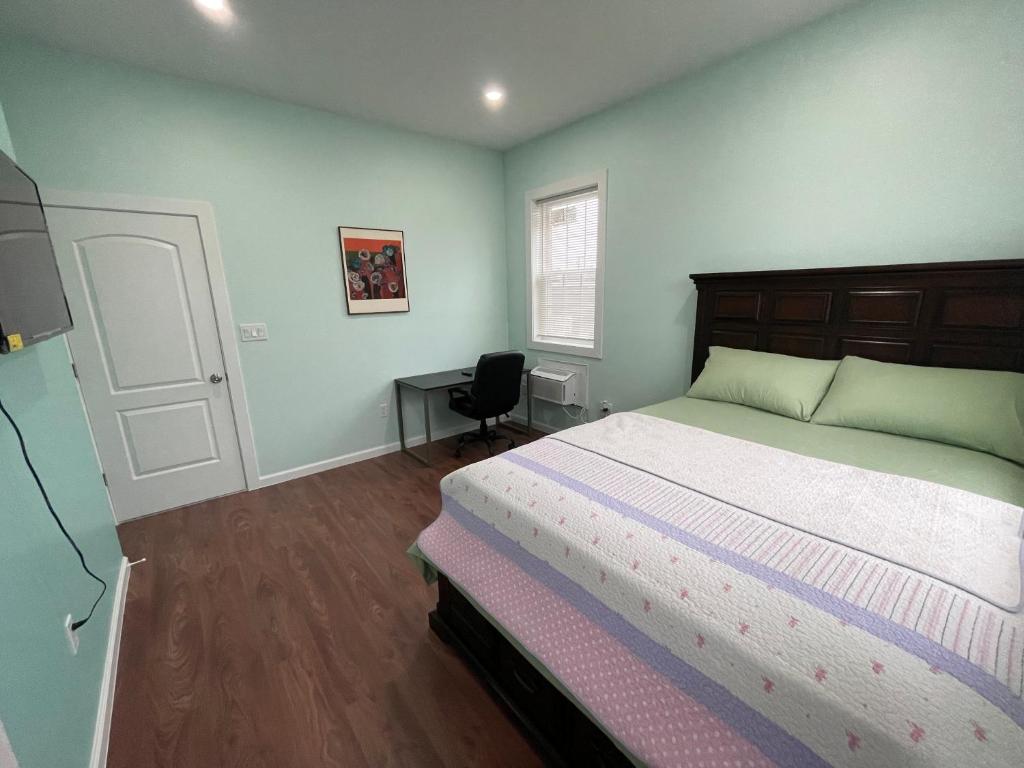 Image showcasing Luxury Private room in Queens -30 min to Manhattan, Woodhaven (updated ...