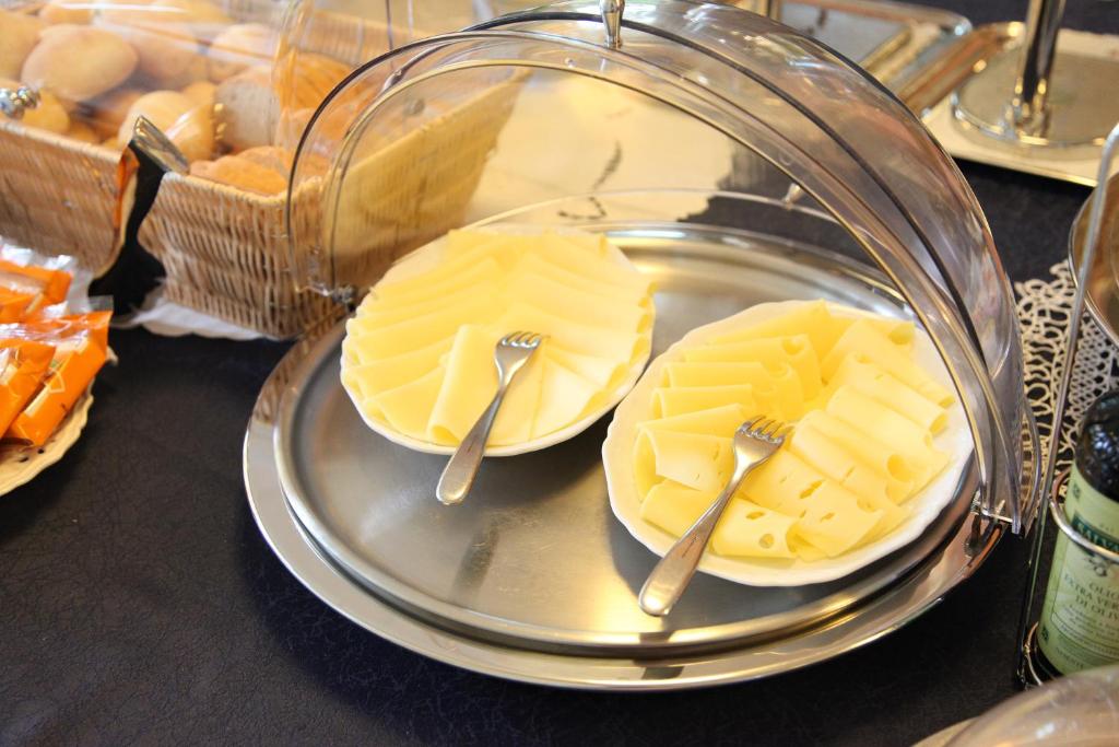 two slices of cheese on a plate with two forks at Albergo Ristorante Papa in Peschiera del Garda