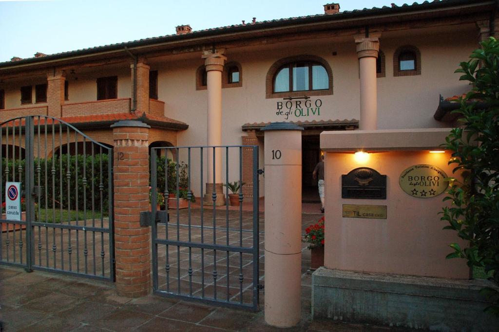 The building in which a szállodákat is located