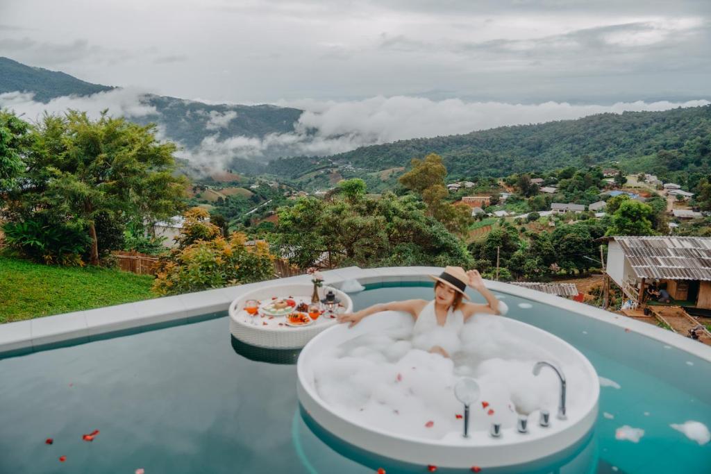 Nespecifikovaný výhled na hory nebo výhled na hory při pohledu z luxury tent
