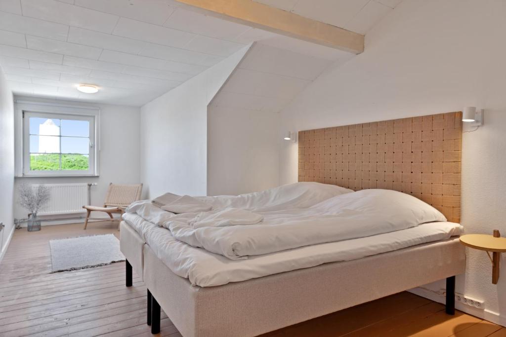 Postel nebo postele na pokoji v ubytování Hotel Klitbakken