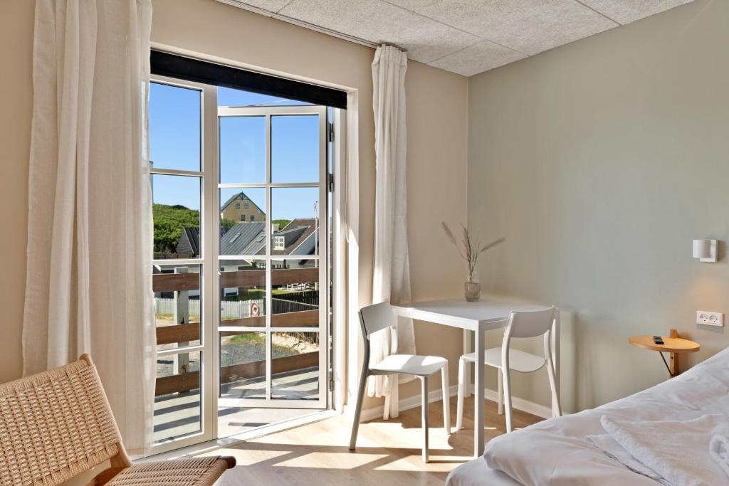 Postel nebo postele na pokoji v ubytování Hotel Klitbakken