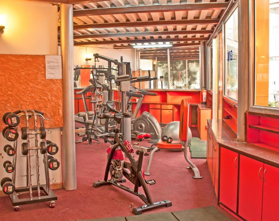 Fitness centrum a/nebo fitness zařízení v ubytování Airport Hotel