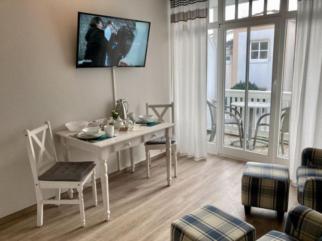 Μια τηλεόραση ή/και κέντρο ψυχαγωγίας στο Fewo Rosenhof 05 DÜNENROSE