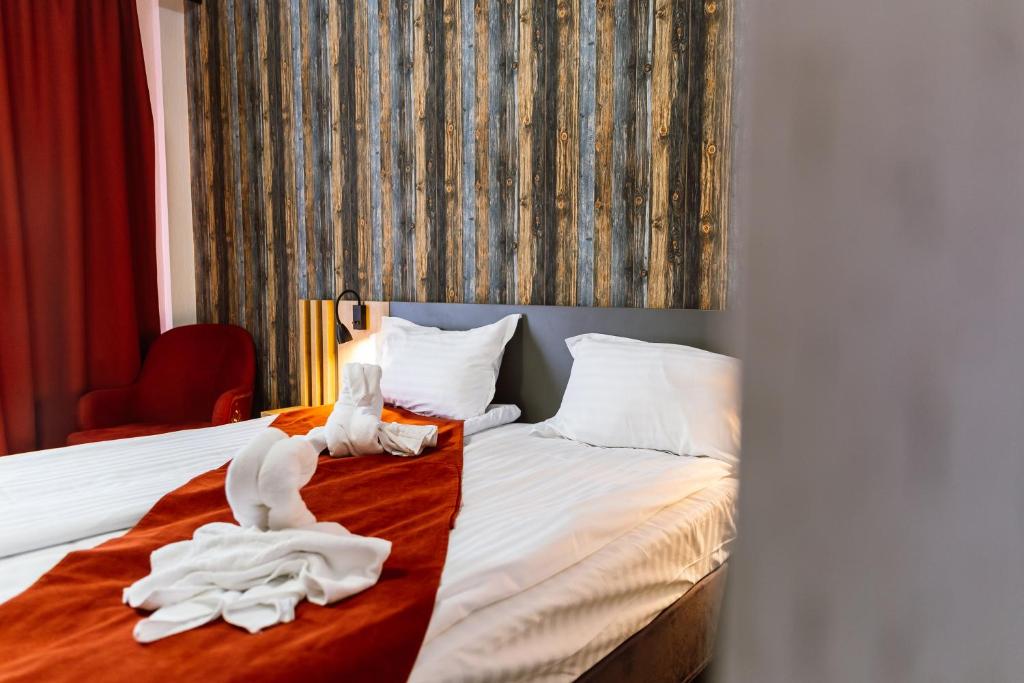 Postel nebo postele na pokoji v ubytování Hotel Relax Sovata