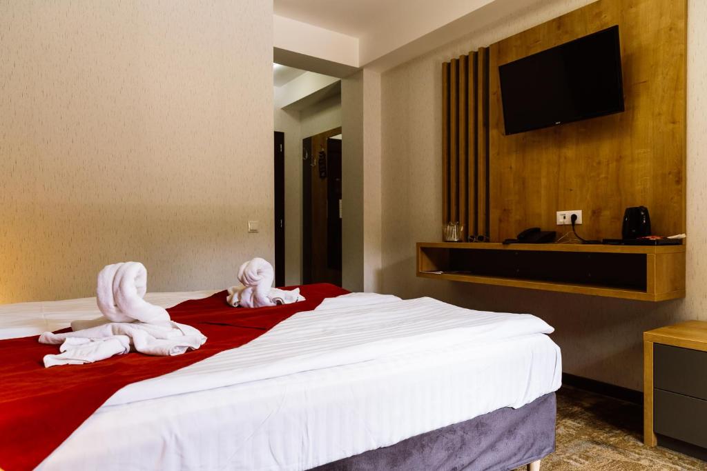 Postel nebo postele na pokoji v ubytování Hotel Relax Sovata