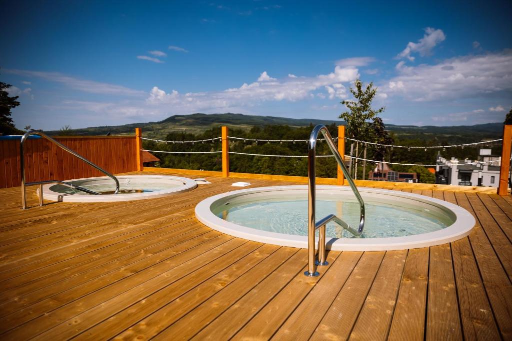 Nespecifikovaný výhled na hory nebo výhled na hory při pohledu z hotelu