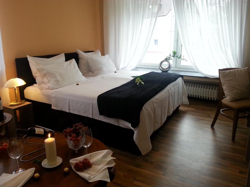 Postel nebo postele na pokoji v ubytování Hotel Zum Berggarten