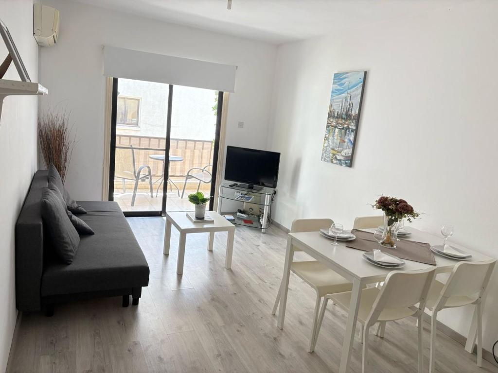 Theodoros Apt.79
