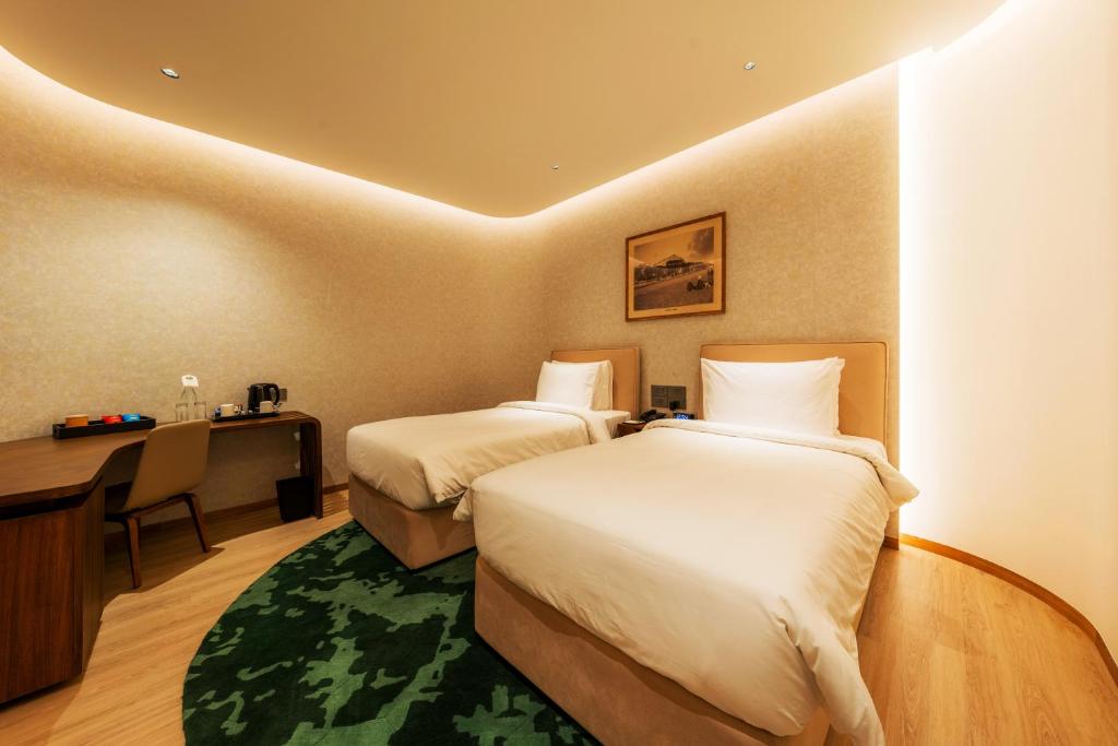 Postel nebo postele na pokoji v ubytování 080 Transit Hotel, T2