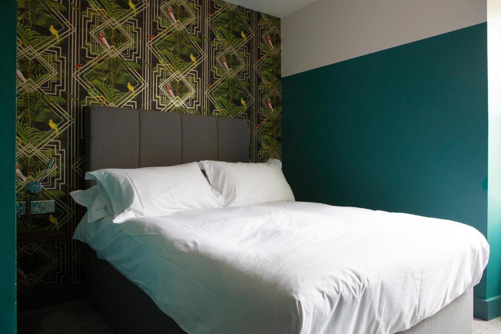 The Crown Rooms - Resim 17