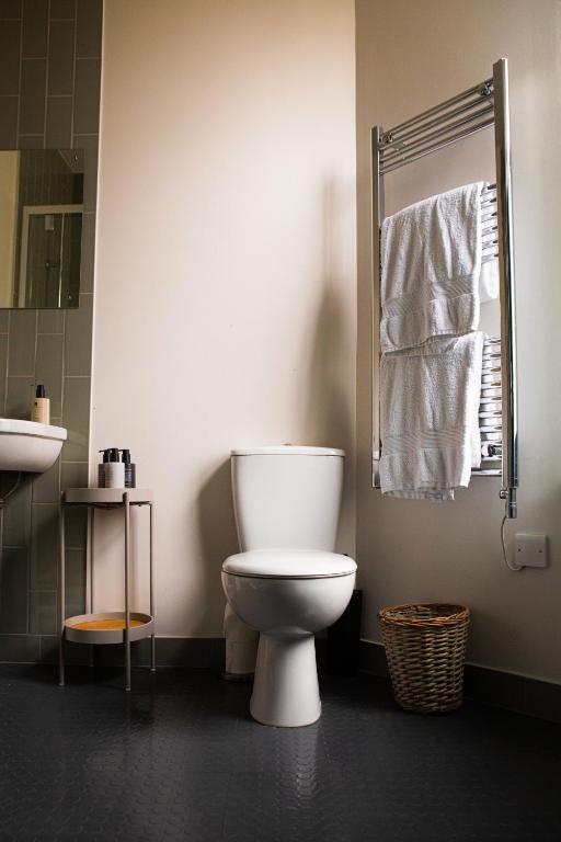 The Crown Rooms - Resim 16