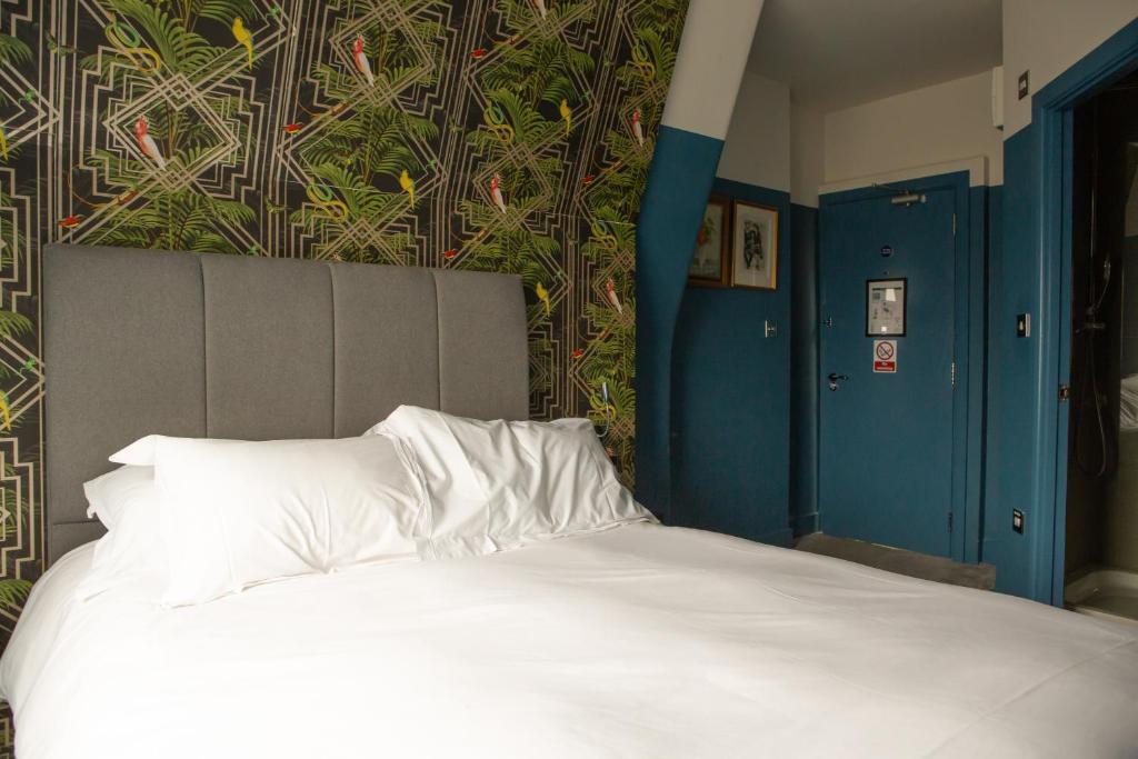 The Crown Rooms - Resim 15