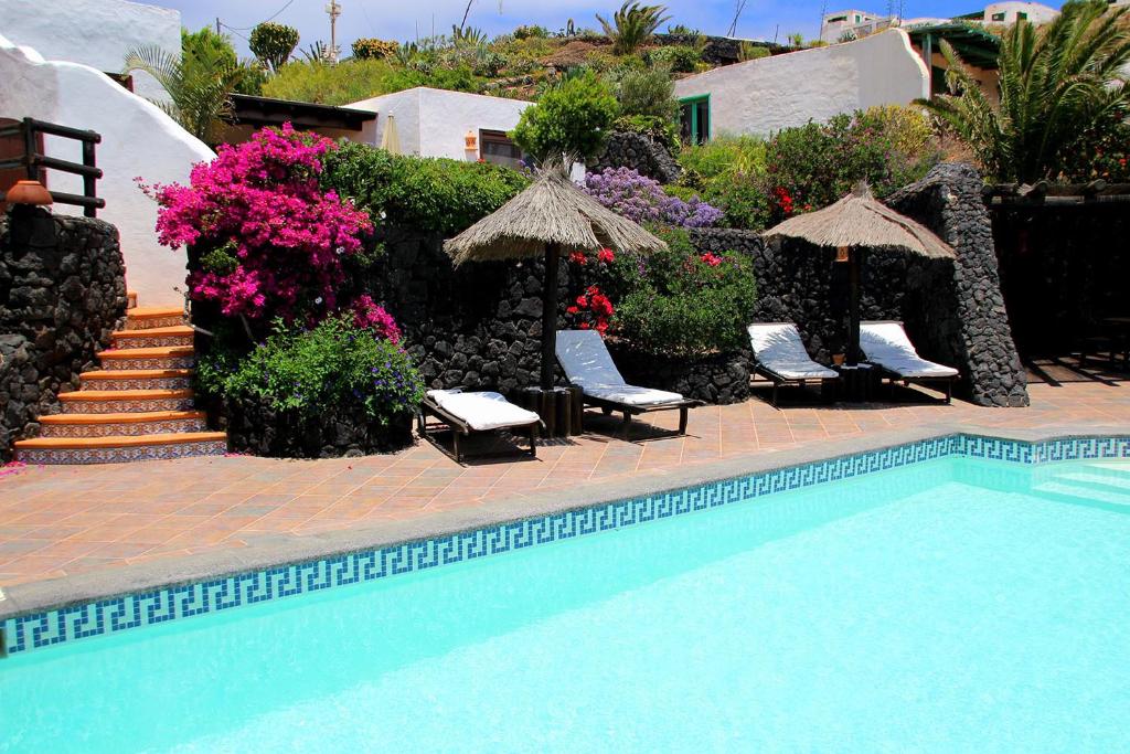 Bazén v ubytování ROCO 2 - Terrasse mit Meerblick, Sauna, großer Pool, pure Entspannung nebo v jeho okolí