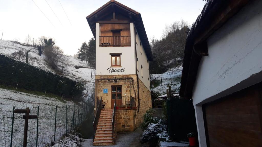 Albergue Usandi Auto Check-in v zimě