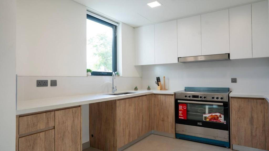 Kuchyň nebo kuchyňský kout v ubytování 6br Signature Villa Playground