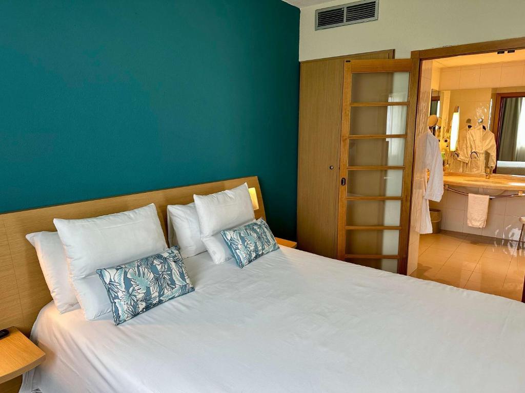 Postel nebo postele na pokoji v ubytování Novotel Roma Est