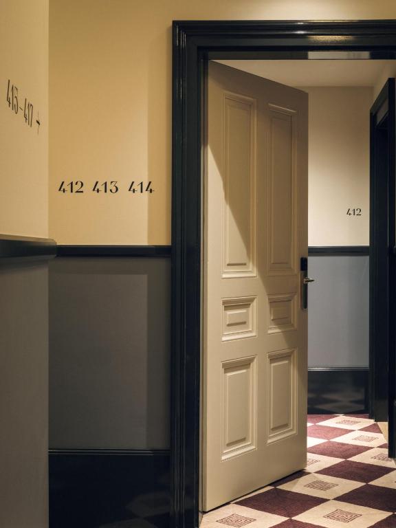 Sir Prague, part of Sircle Collection - Resim 32