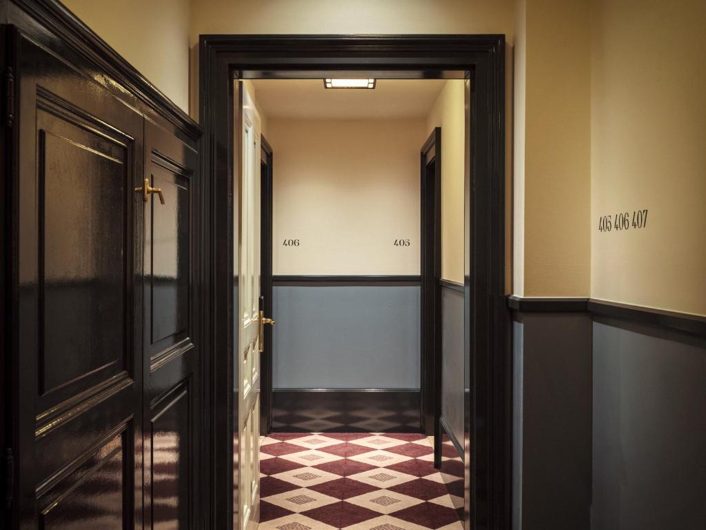 Sir Prague, part of Sircle Collection - Resim 31