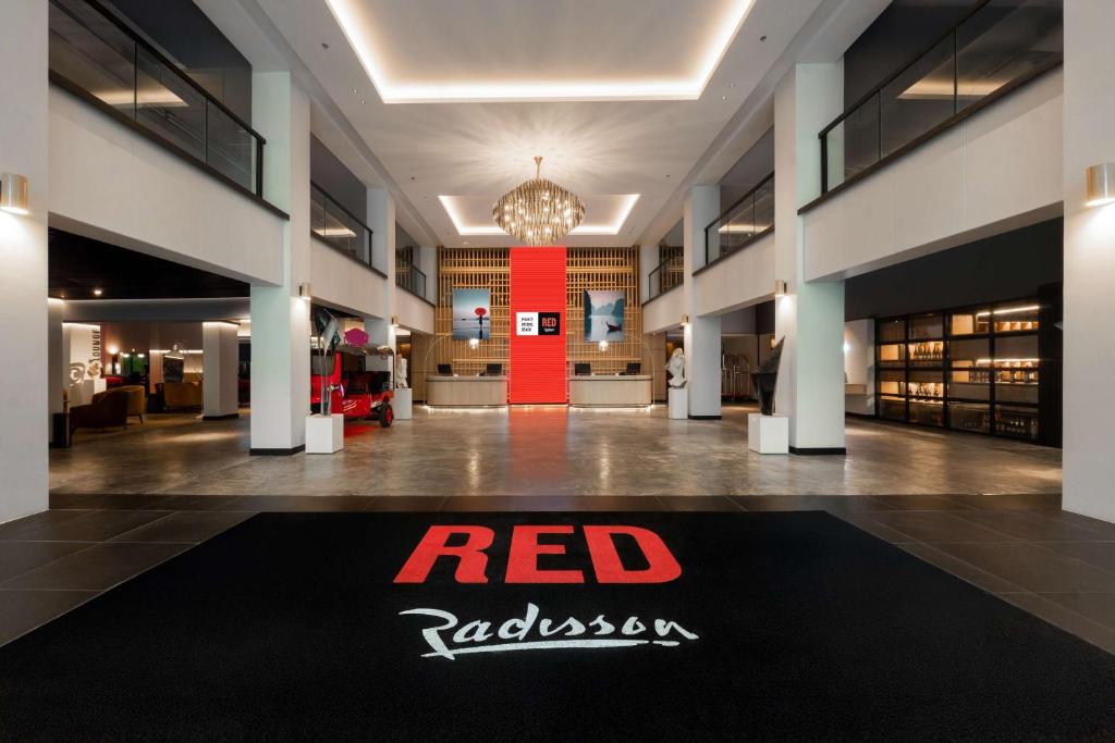 Radisson RED Phuket Patong Beach - Resim 7