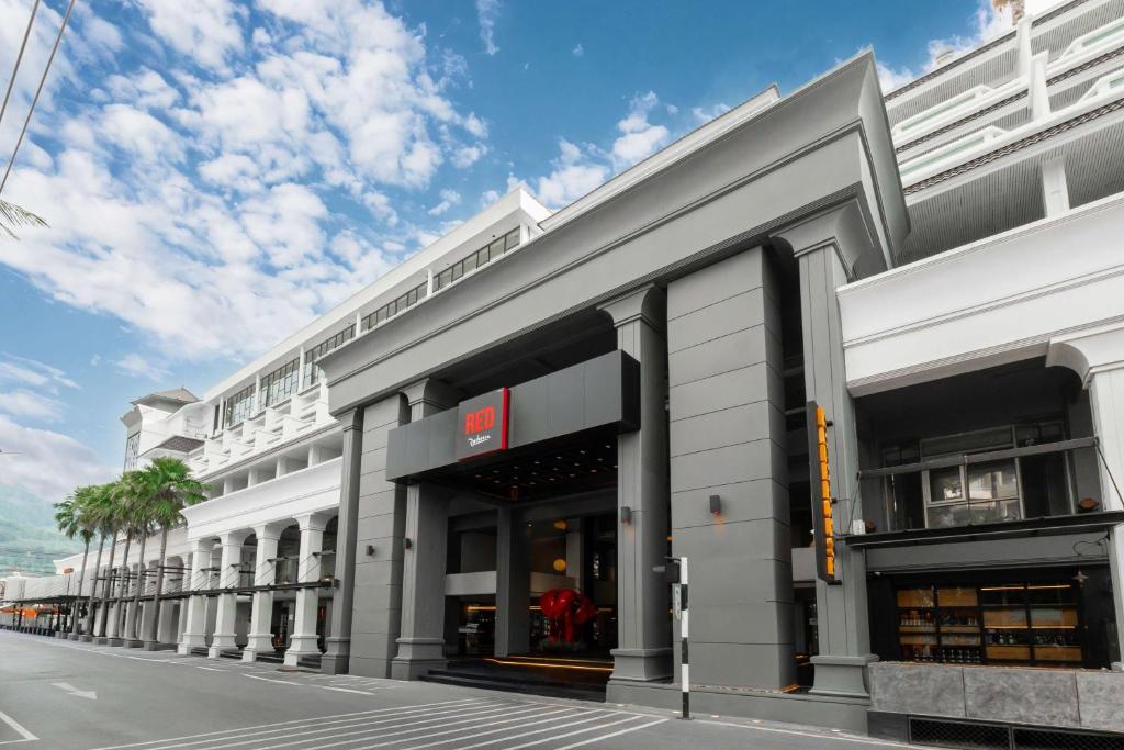 Radisson RED Phuket Patong Beach - Resim 14