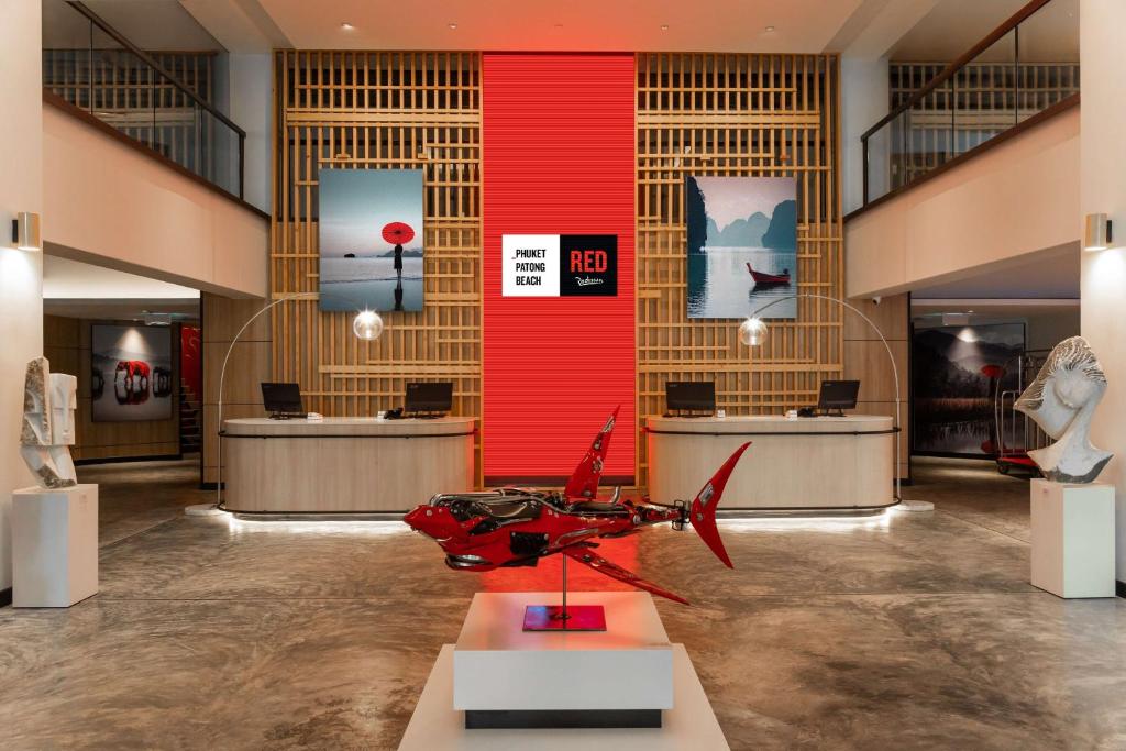 Posezení v ubytování Radisson RED Phuket Patong Beach