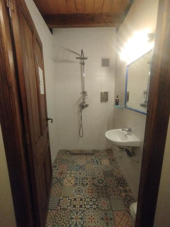 Koupelna v ubytování Albergue Usandi Auto Check-in
