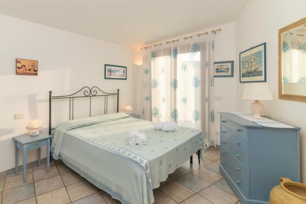 Giường trong phòng chung tại Appartamento Palau Village 9C