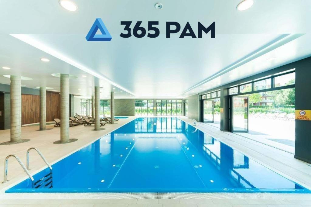 Bazén v ubytovaní Apartament z BASENEM Polanki Park - 365PAM alebo v jeho blízkosti