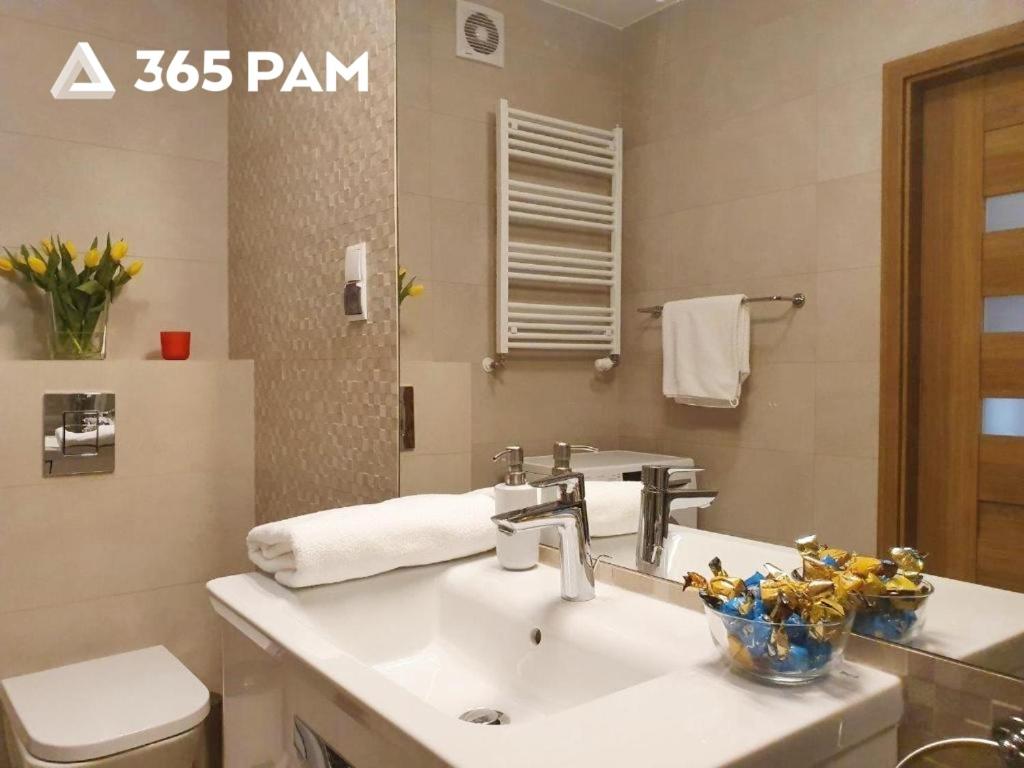 Kúpeľňa v ubytovaní Apartament z BASENEM Polanki Park - 365PAM